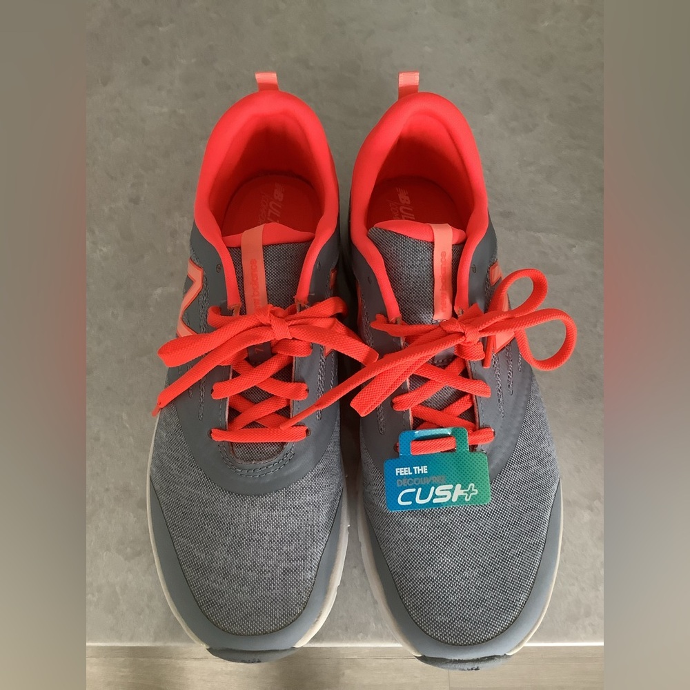 Ladies New Balance 715  9-1/2 med
